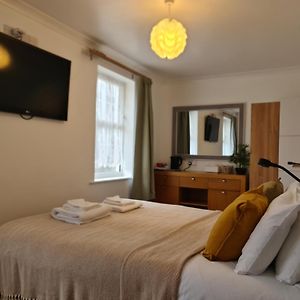 The Torland - Paignton Seafront - Free Parking, All Rooms En-Suite